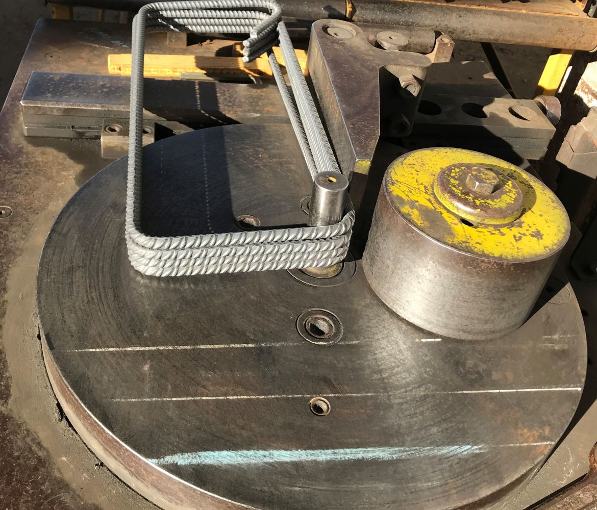 Realizzazione staffe in acciaio di qualsiasi forma 